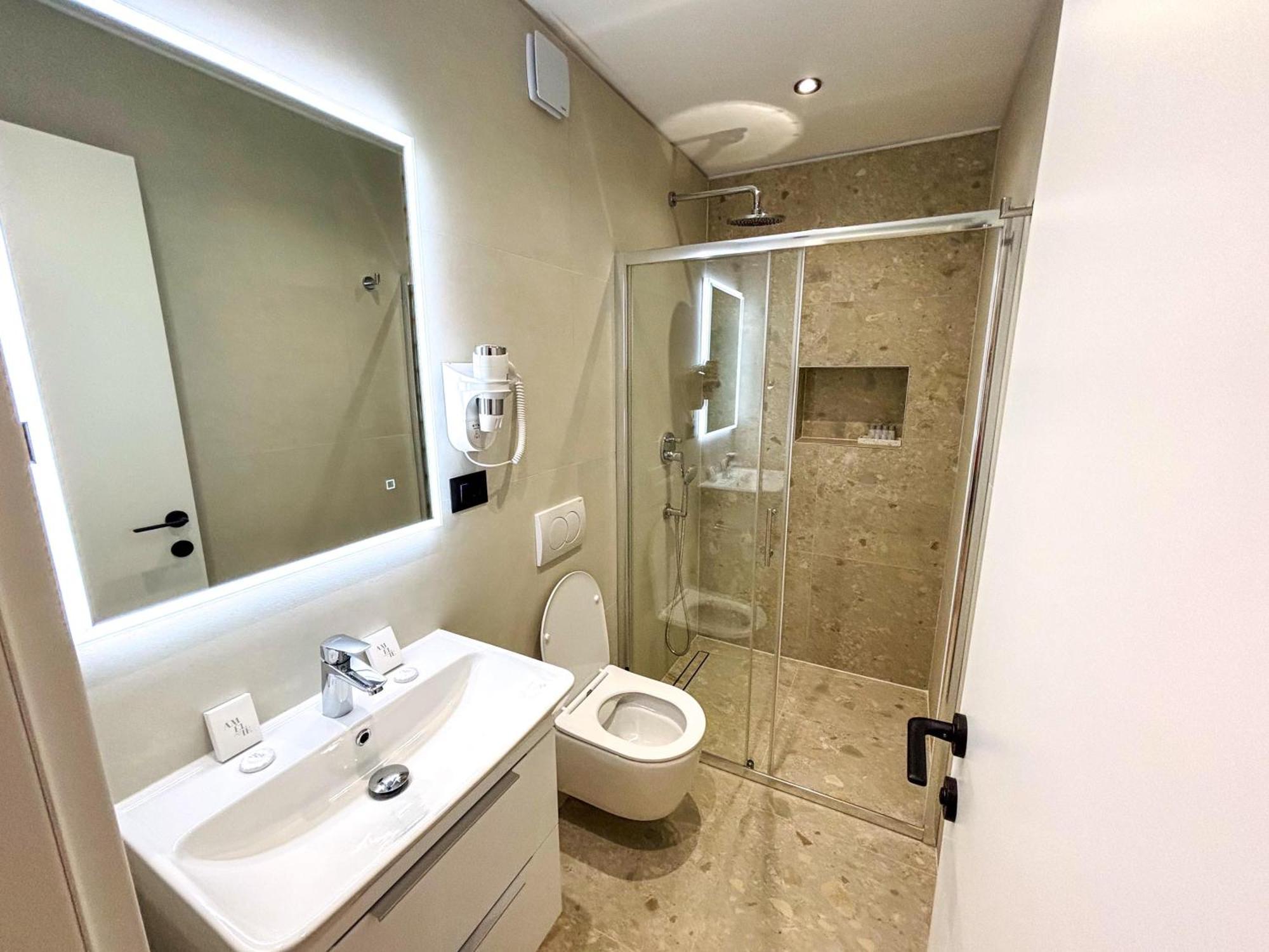 Marthinis Luxury Suites Split Bagian luar foto